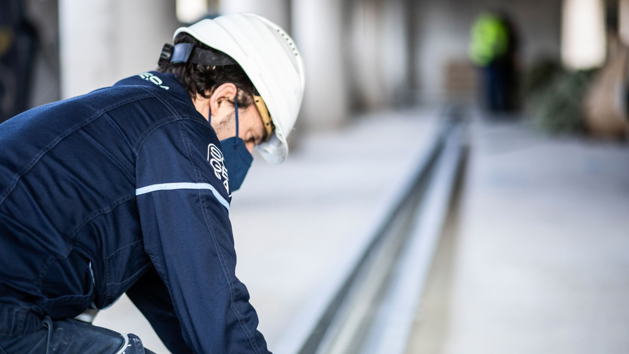 Differences between protective trunking and cable trays